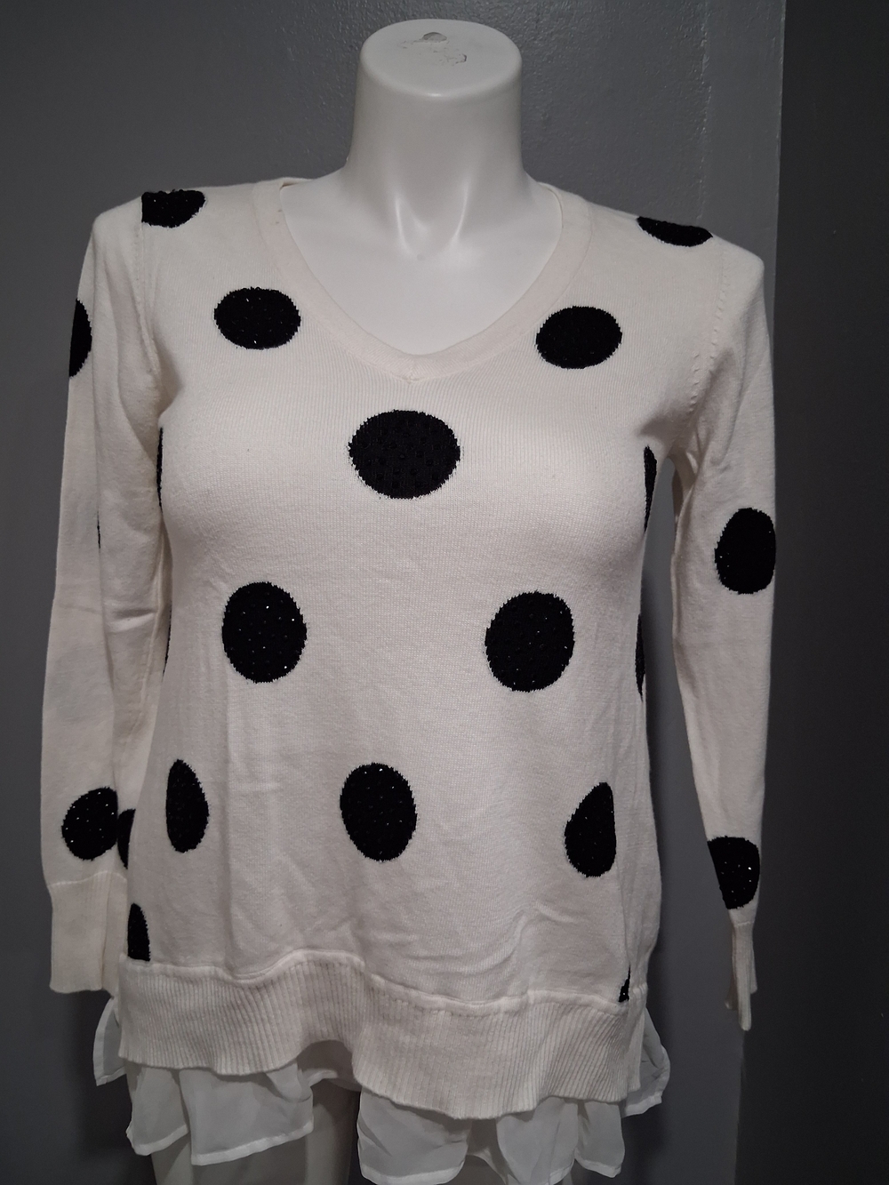 Chelsea & Theodore Cream V-Neck Polka Dot Layered-Hem Sweater - Picture 4 of 5